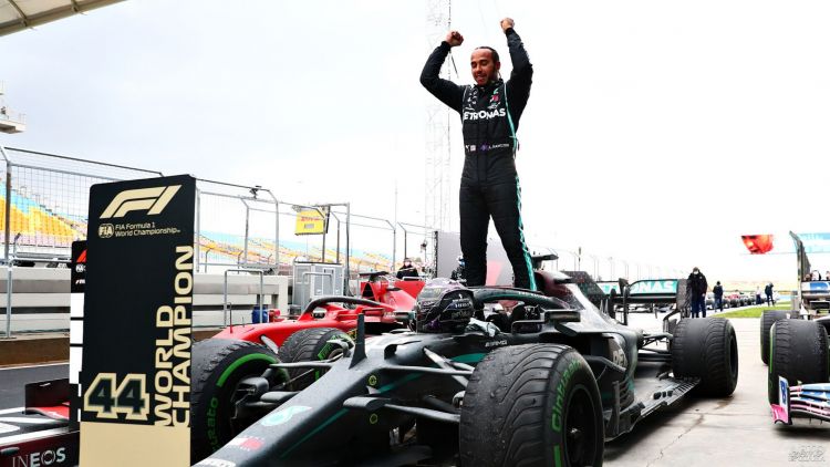 Формула-1: Хэмилтон досрочно оформил чемпионство