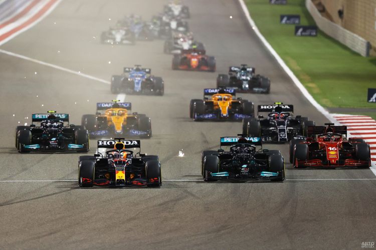 Формула-1: Хэмилтон вырывает победу в первой гонке сезона