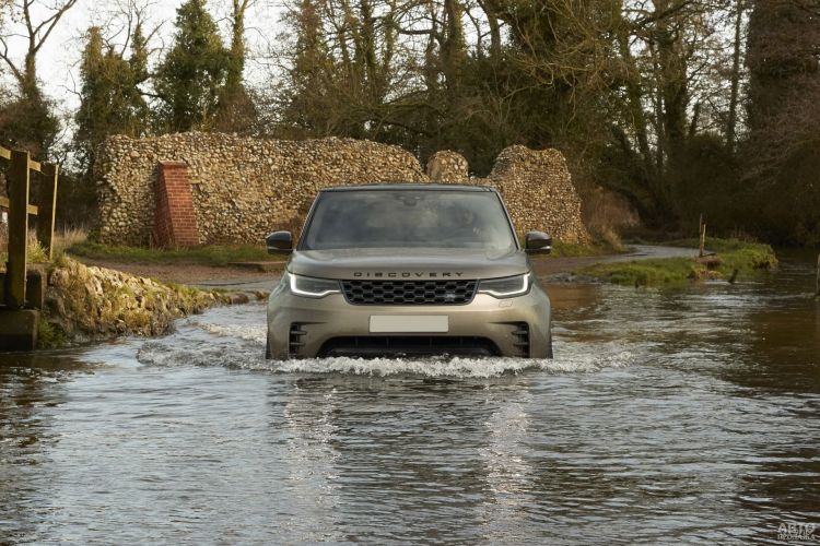 Land Rover Discovery: комфортабельный покоритель бездорожья