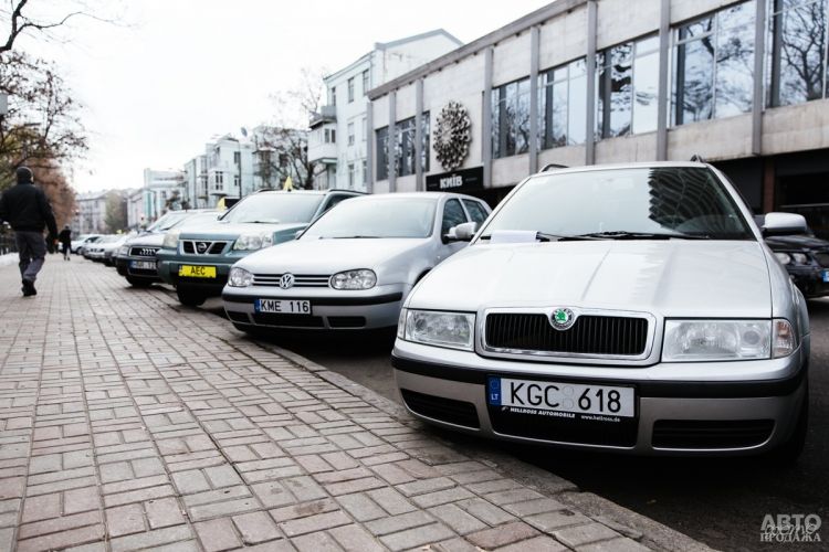 В Украине снизили стоимость растаможки авто на еврономерах