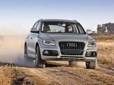 Широкая радиаторная решетка Audi Q5 обрамлена хромом