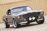 В 1967 году на свет появляется самый "мощный" и самый известный Mustang – Shelby GT500 с новым 7-литровым V8