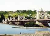 Эпоху стационарных киевских мостов в 1855 году открыл Николаевский Цепной мост, который по длине и наличию конструкций стал единственным в мире шестипролетным переходом через водное пространство