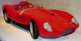1958 Ferrari 250 Testa Rossa – бессмертное творение Sergio Scaglietti. Кузов торпедообразный, длинный, а фары спрятаны под обтекателями