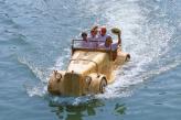 В Венеции можно встретить плавающие автомобили, сделанные из дерева. Ливио Де Марчи делает копии известных машин