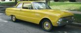Небольшие автомобили в начале 60-ых годов были весьма востребованы (Ford Falcon 1960 года)