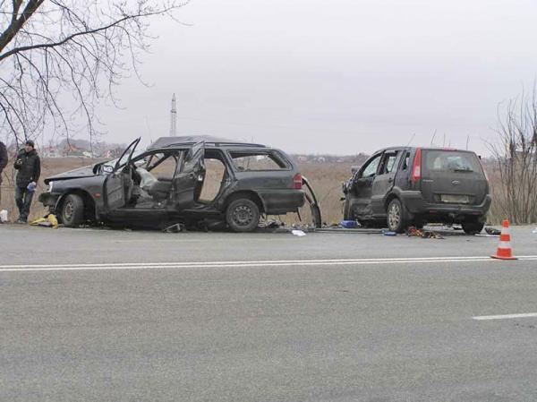 В Киевской области произошло столкновение двух Ford: один погибший, пять человек травмированы 