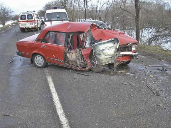 В Днепропетровской области в результате столкновения двух автомобилей погиб человек и четверо получили телесные повреждения