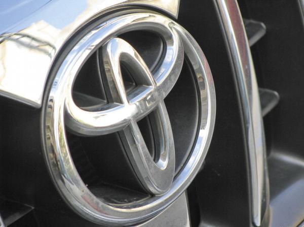 Компания Toyota выпустит автомобили с силовой установкой на водородных ячейках
