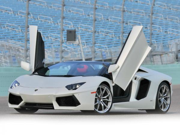 Lamborghini Aventador LP700-4 Roadster: "если крышу снесло…"