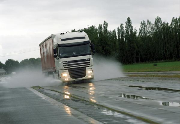 Для тяжелых грузовиков ограничат движения украинскими автодорогами