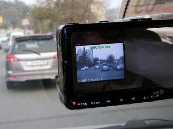В автомобилях ГАИ будут видеорегистраторы