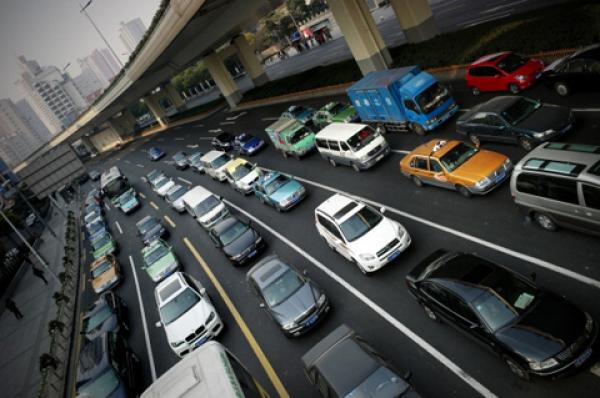 В Китае падают реализации новых автомобилей