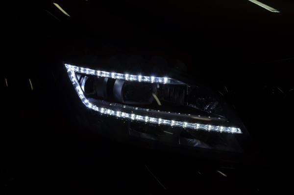 Новые Mercedes-Benz получат «умные» светодиодные фары