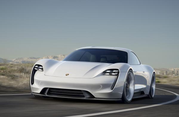 Первый электромобиль Porsche станет серийным в 2020 году