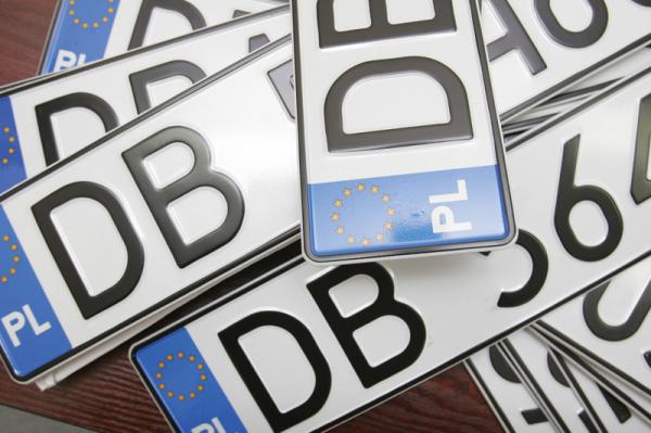 Автомобили на еврономерах: трудности, законодательные нюансы и способы решения проблемы