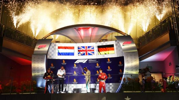 Формула-1: Хэмилтон выигрывает Гран-при Сингапура