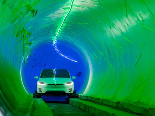Илон Маск открыл первый скоростной подземный тоннель