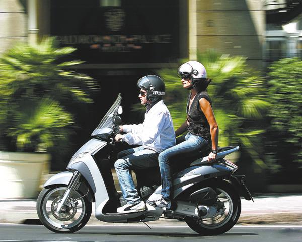 С 1 января 2010 года регистрировать в ГАИ нужно будет все мотороллеры и скутеры