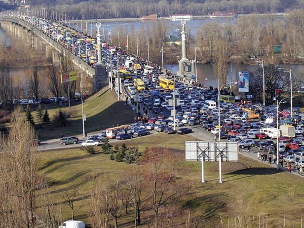 Киев. Ограничивается движение транспорта