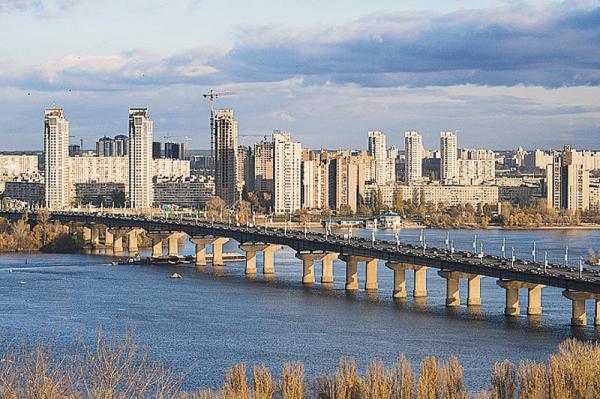 Киев. Открыли транспортную развязку перед мостом Патона