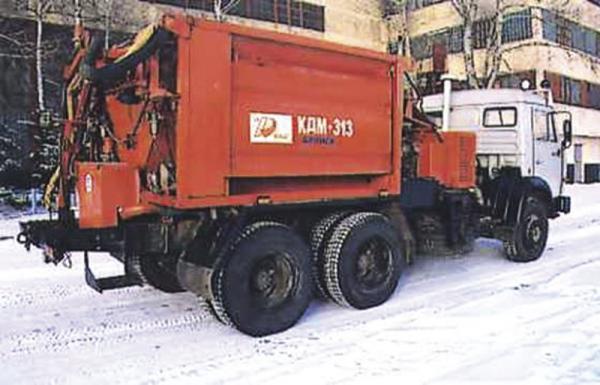 Дорожная машина КДМ-313 предназначена для ямочного ремонта в зимний и летний периоды