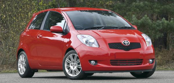 Toyota Yaris SR доступна с двигателями объемом 1,3 и 1,4 л