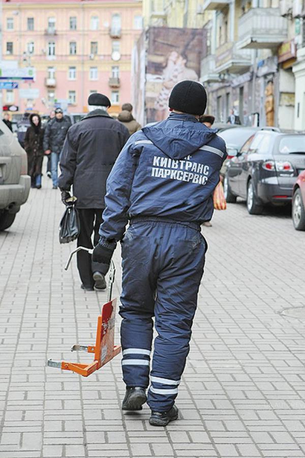 Окружной административный суд Киева запретил использовать блокираторы колес