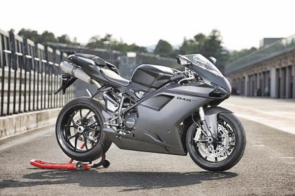 Ducati показала первые изображения 848 EVO 
