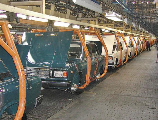 За первое полугодие 2010 г. автомобилестроительные предприятия изготовили 949 автобусов и 488 грузовых автомобилей