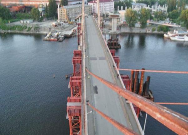 Киев. Движение по Гаванскому мосту открыли в сторону Оболони