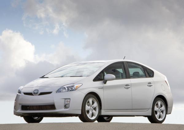 Toyota Prius станет мини-вэном