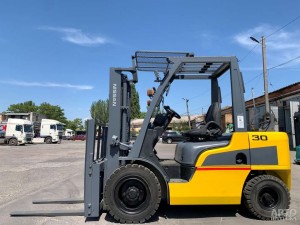 Nissan UG UG1F2A30D Погрузчик Вилочный 2008 г.в Nissan UG UG1F2A30D Погрузчик Вилочный 2008 г.в